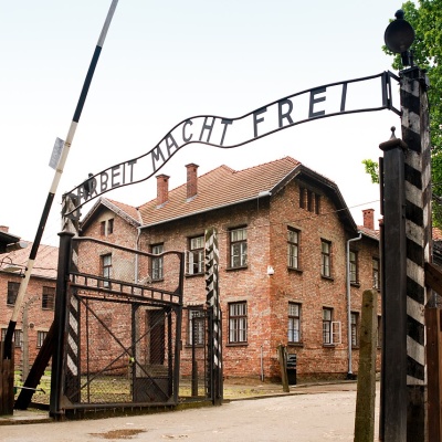 auschwitz_kapuja.jpg