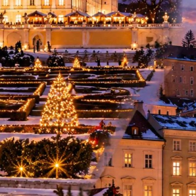 schloss_hof_brno_advent_panorama_6000x1500.jpg